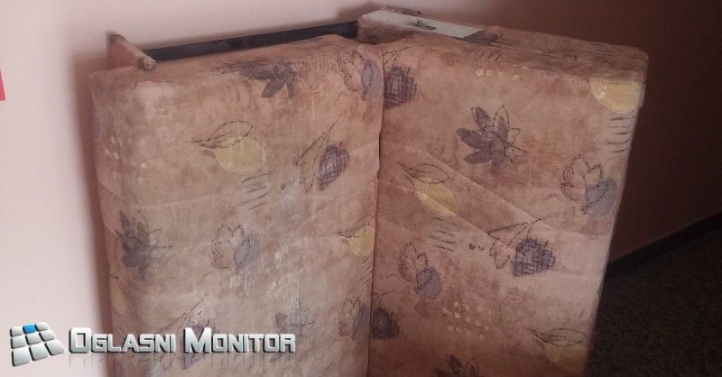 Poklanjam kutnu garnituru očuvanu